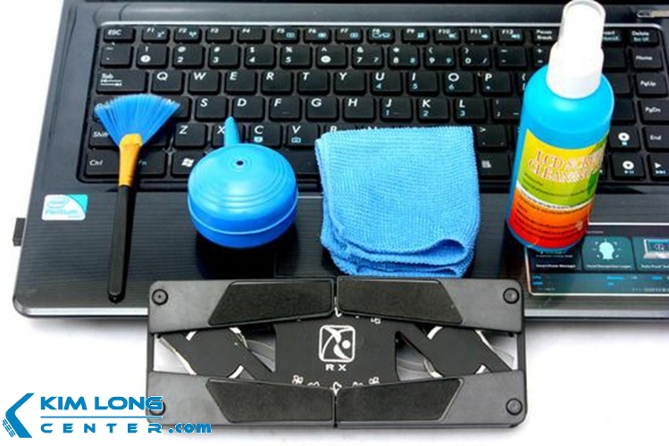 ve-sinh-laptop-bang-dung-cu